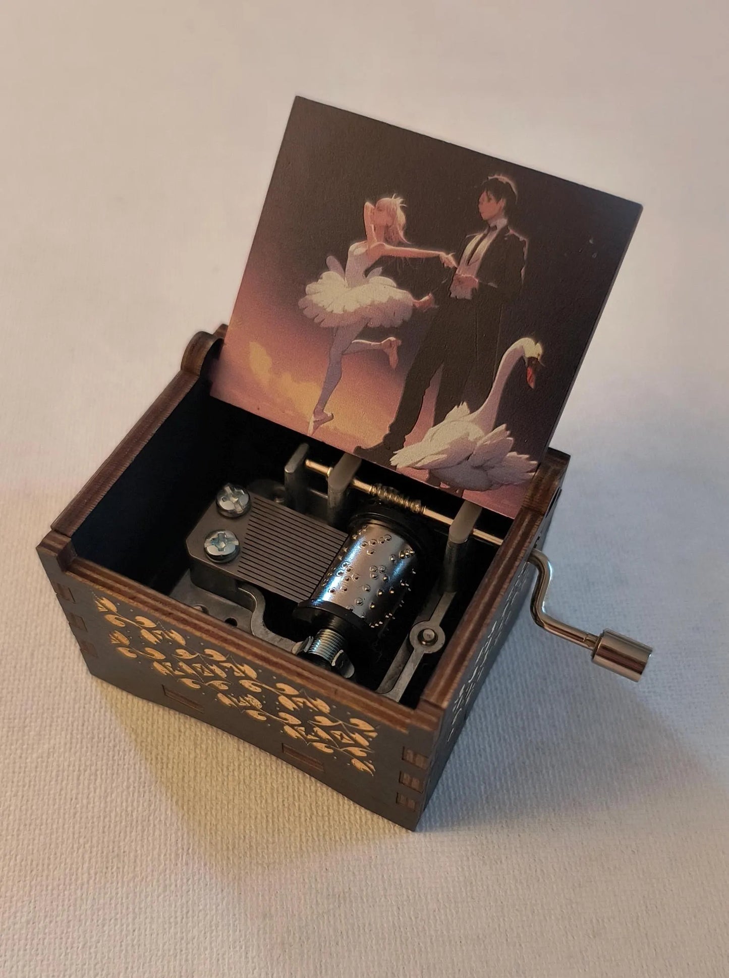Swan lake music box with hand crank mechanism