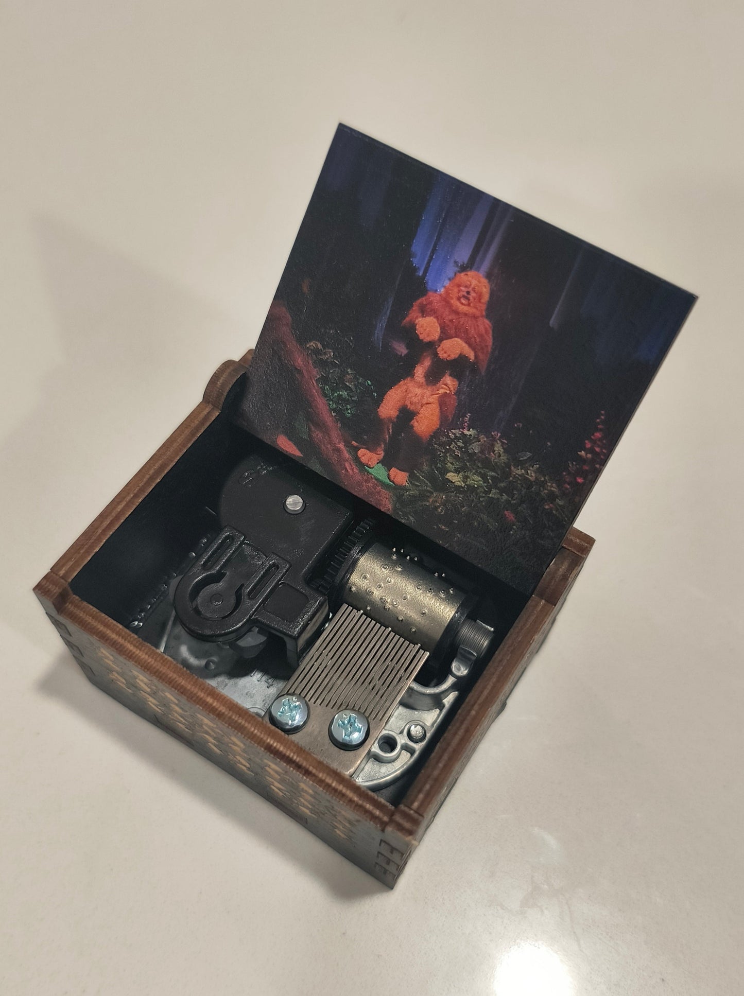 Wizard of OZ music box | We're off to see the wizard | Cowardly lion